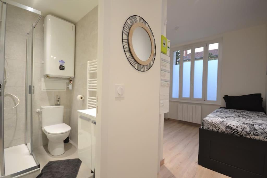 Studio en résidence privée à Villeurbanne Esterno foto